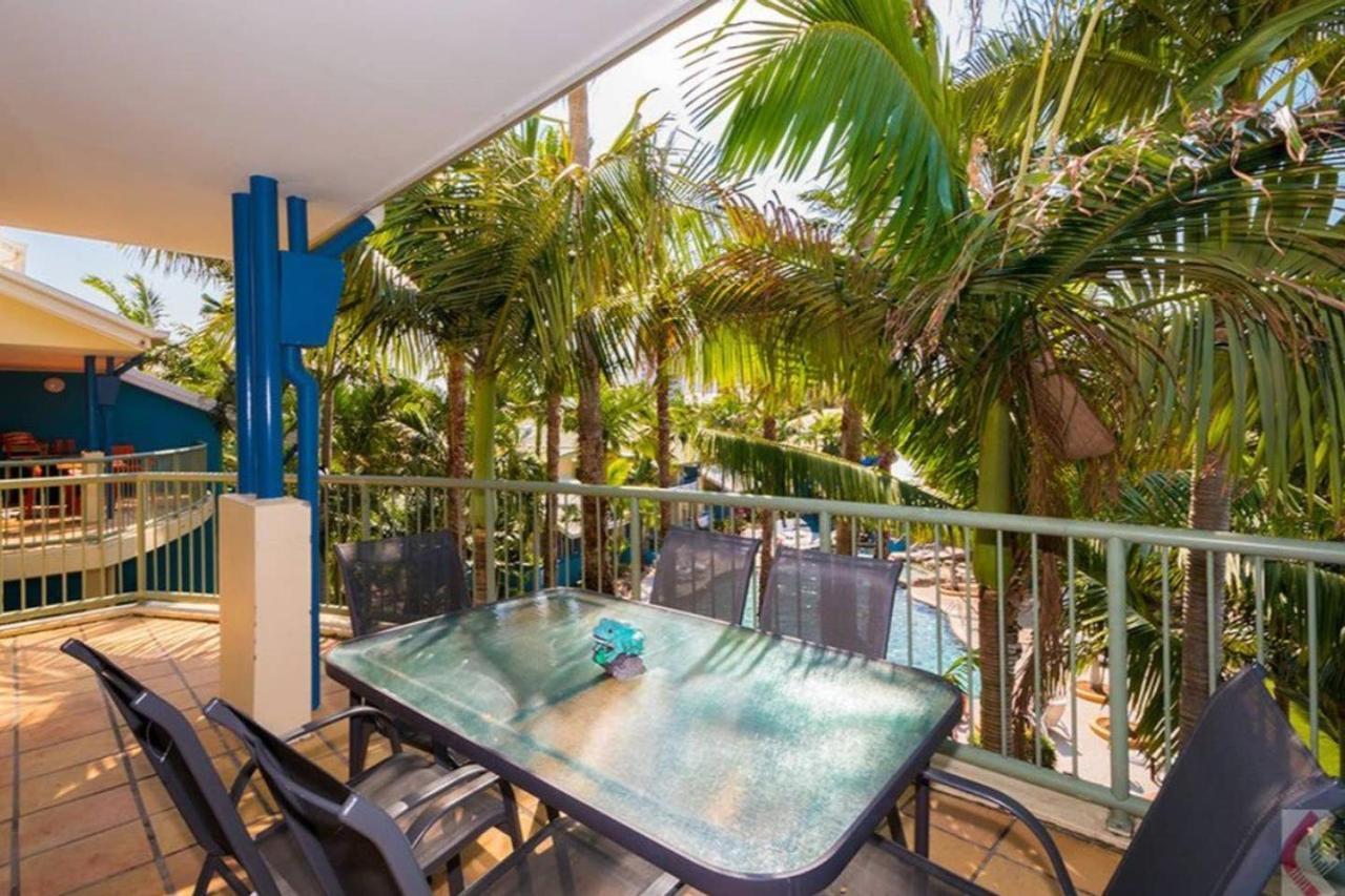 Gorgeous 4 Bed Beachside - Diamond Gold Coast